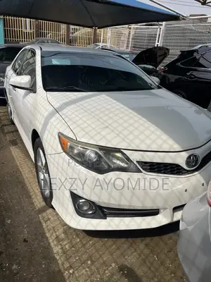 Toyota Camry SE 4dr Sedan (2.5L 4cyl 6A) 2013 White