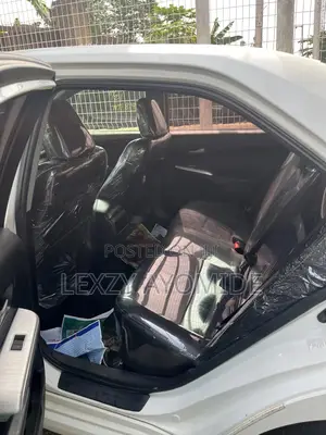 Toyota Camry SE 4dr Sedan (2.5L 4cyl 6A) 2013 White