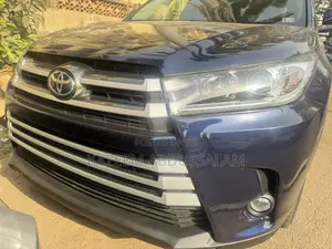 Toyota Highlander 2018 Blue