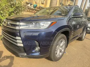 Toyota Highlander 2018 Blue