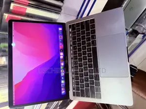 Laptop Apple MacBook Pro 2017 16GB Intel Core i7 SSD 256GB