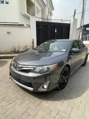 Toyota Camry LE 4dr Sedan (2.5L 4cyl 6A) 2014 Gray
