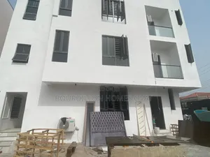 3bdrm Apartment in Lekki Phase 1 for rent