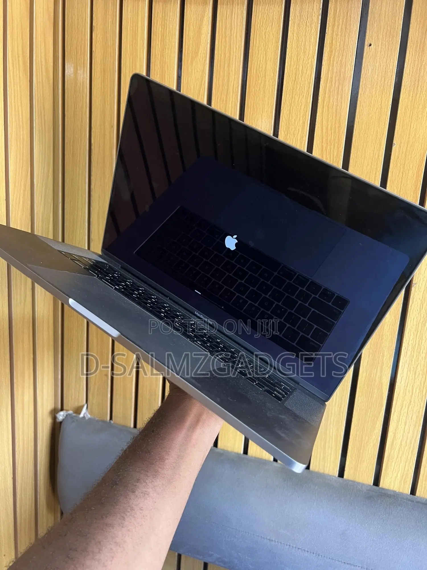 Laptop Apple MacBook 2019 16GB Intel Core i9 SSD 512GB