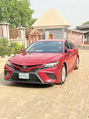Toyota Camry SE (2.5L 4cyl 8A) 2019