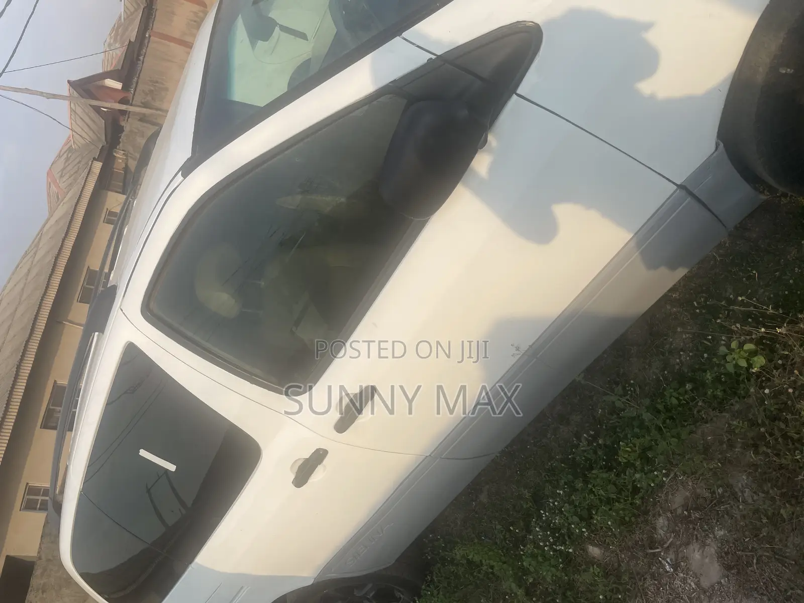 Toyota HiAce 2000 White