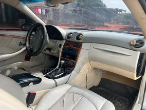 Mercedes-Benz CLK 320 Cabriolet 2004 Gold