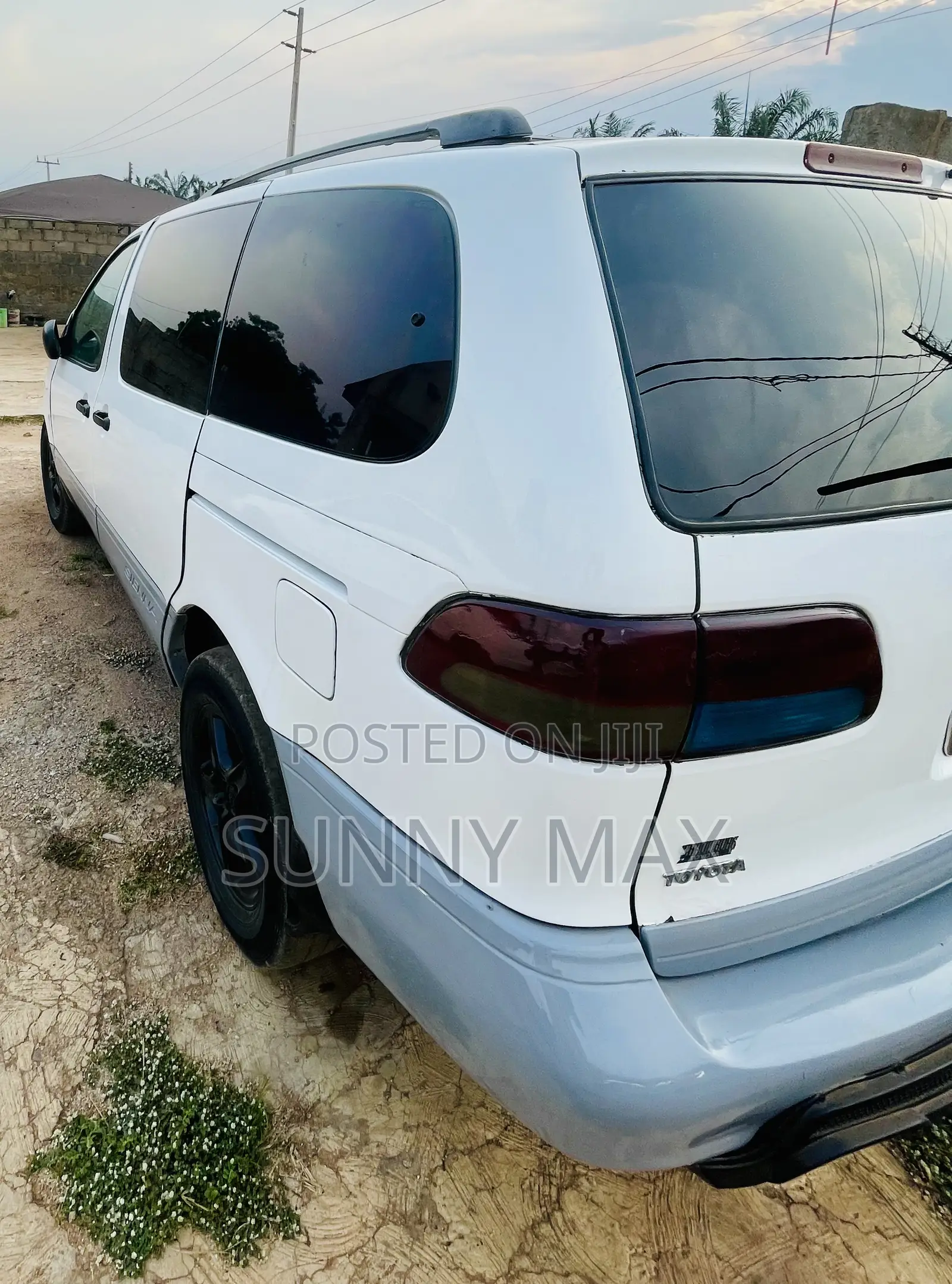 Toyota HiAce 2000 White