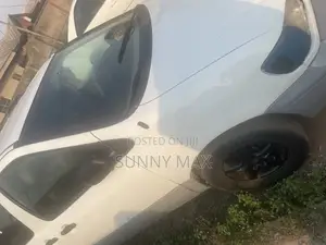 Toyota HiAce 2000 White