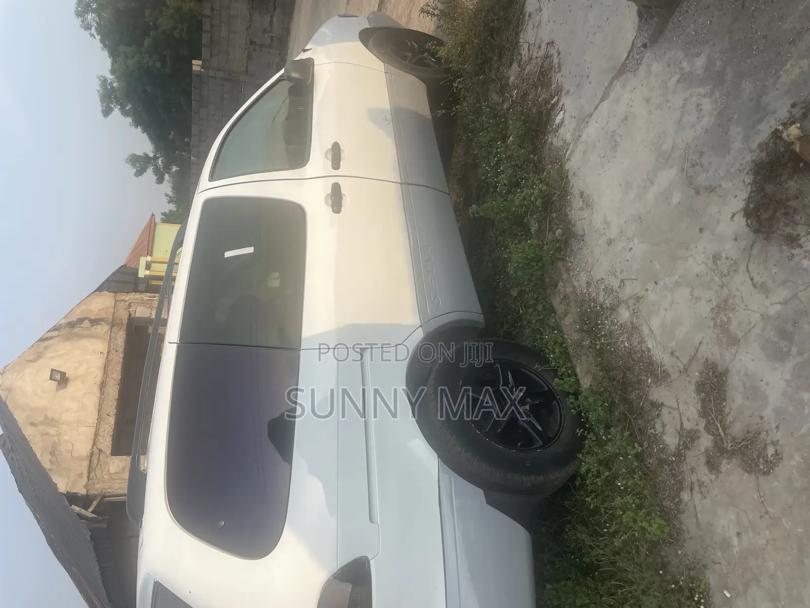 Toyota HiAce 2000 White