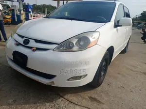 Toyota Sienna 2006 White