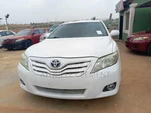 Toyota Camry XLE 4dr Sedan (2.5L 4cyl 6A) 2011 White