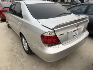 Toyota Camry SE V6 4dr Sedan (3.3L 6cyl 5A) 2004 Silver