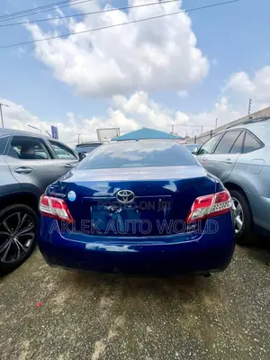 Toyota Camry LE 4dr Sedan (2.5L 4cyl 6AM) 2010 Silver