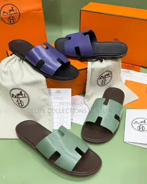 Hermes Izmir Sandals. Size: 40-48. Color: Gris Nuage /