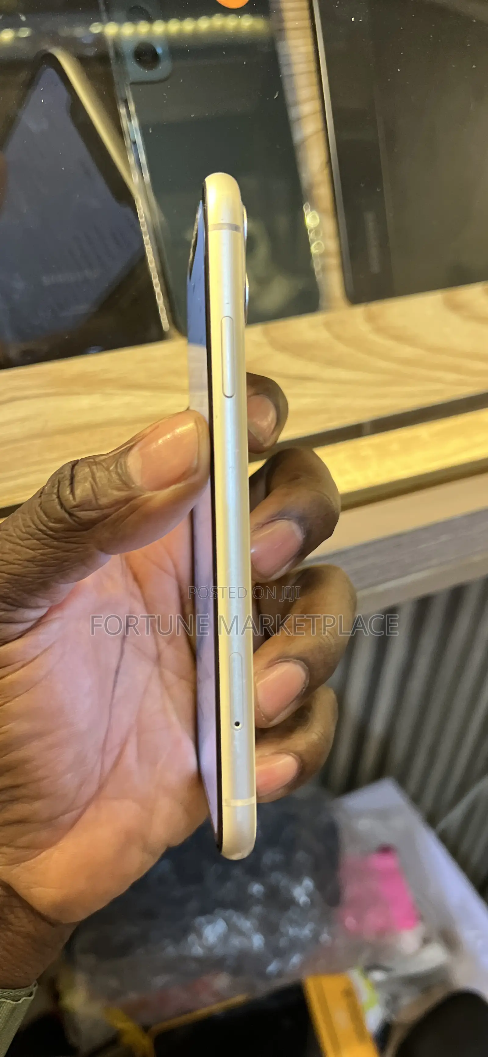 Apple iPhone 11 64 GB White