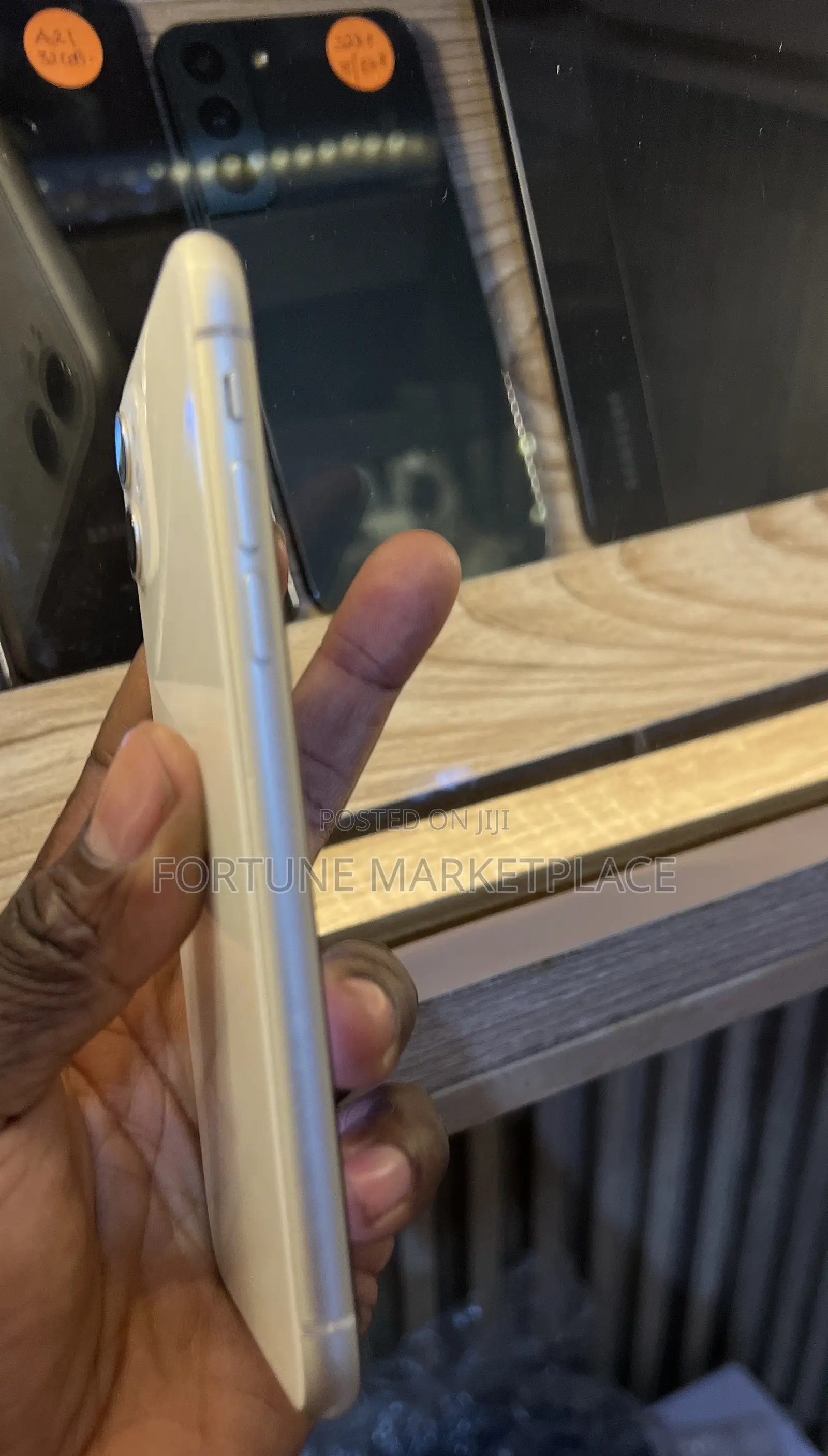 Apple iPhone 11 64 GB White