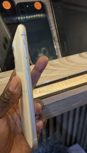 Apple iPhone 11 64 GB White