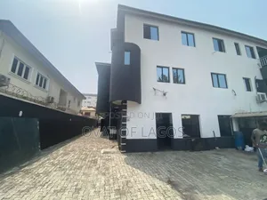 3bdrm Apartment in Lekki Phase 1 for rent