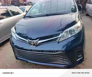 Toyota Sienna XLE AWD (3.5L 6cyl 8A) 2018 Blue