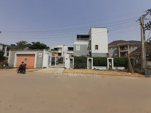 5bdrm Townhouse/Terrace in Jahi Glimo for sale