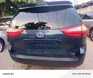 Toyota Sienna XLE AWD (3.5L 6cyl 8A) 2018 Blue