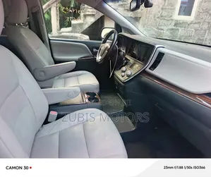 Toyota Sienna 2014 Silver