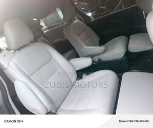 Toyota Sienna 2014 Silver