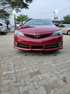 Toyota Camry SE 4dr Sedan (2.5L 4cyl 6A) 2014 Red