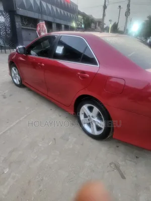Toyota Camry SE 4dr Sedan (2.5L 4cyl 6A) 2014 Red