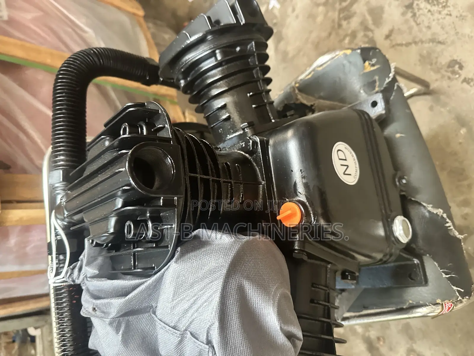 7.5hp Piston Type Air Compressor.