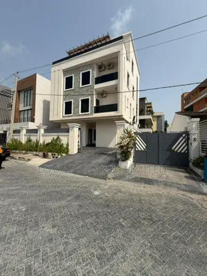 5bdrm House in Lekki Phase 1 for sale