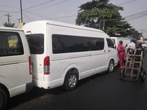 Toyota HiAce 2014 White