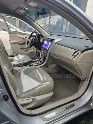 Toyota Corolla 2012 Silver