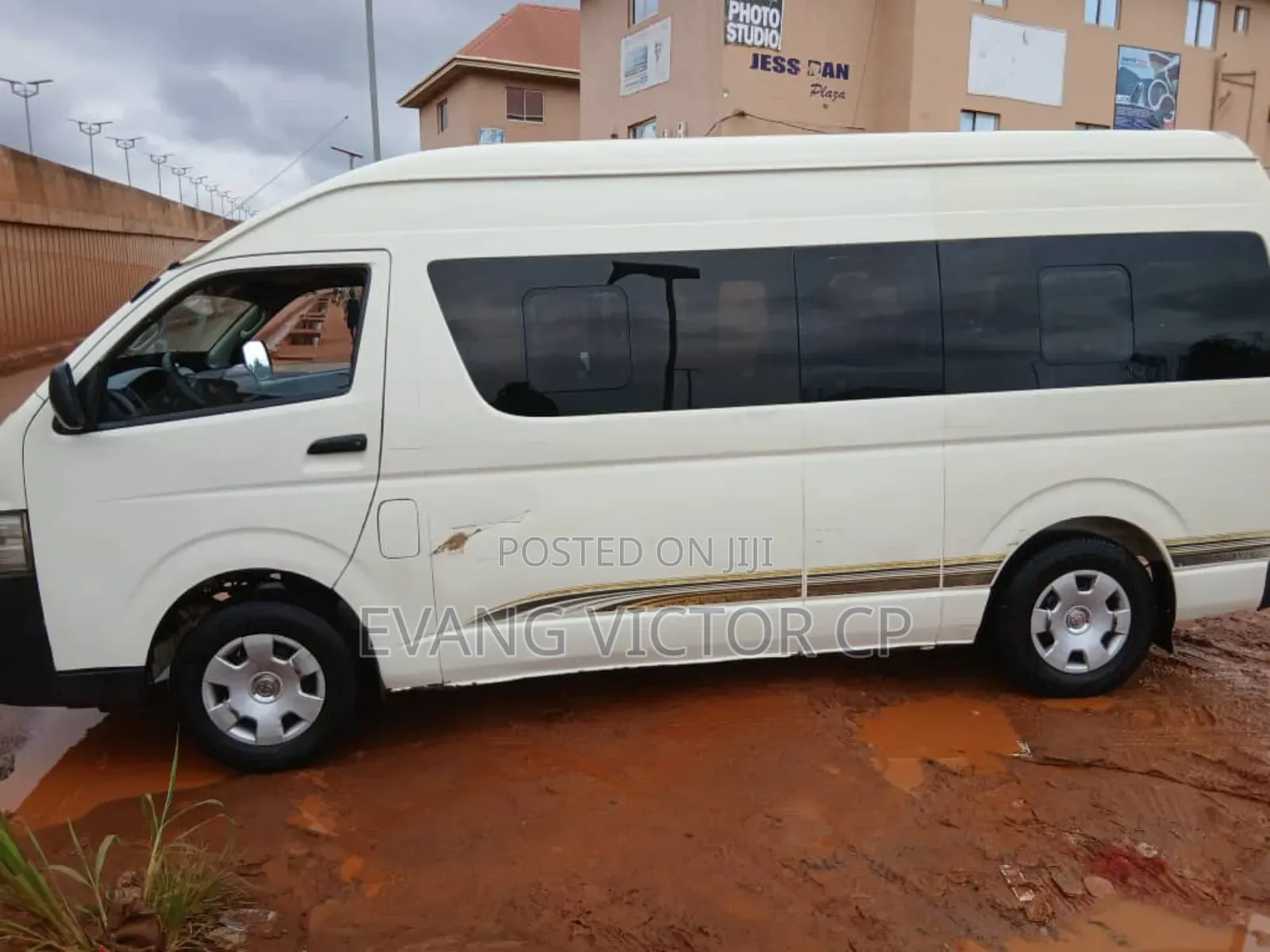 Toyota HiAce 2015 White