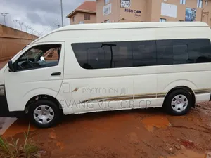 Toyota HiAce 2015 White