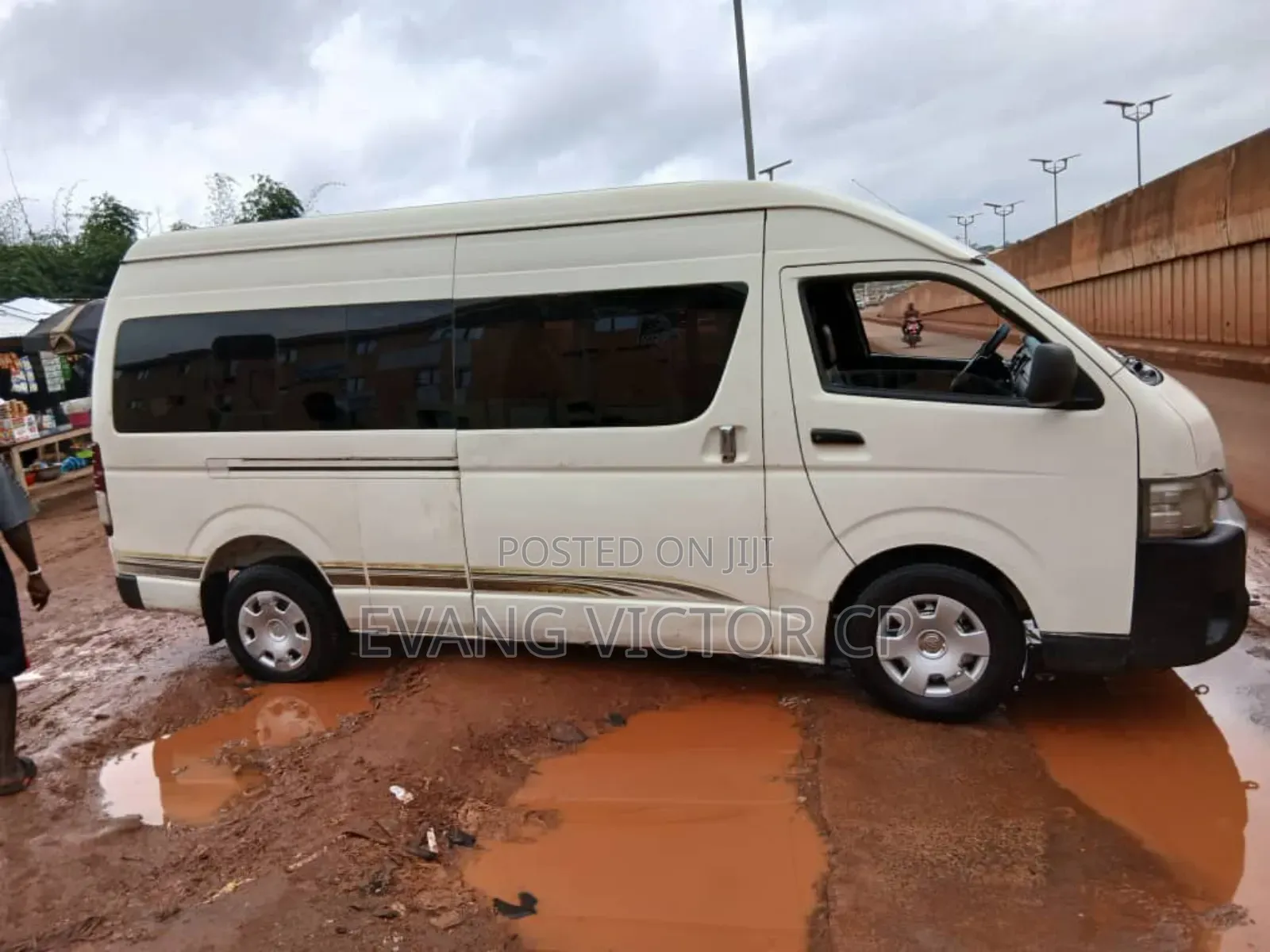 Toyota HiAce 2015 White