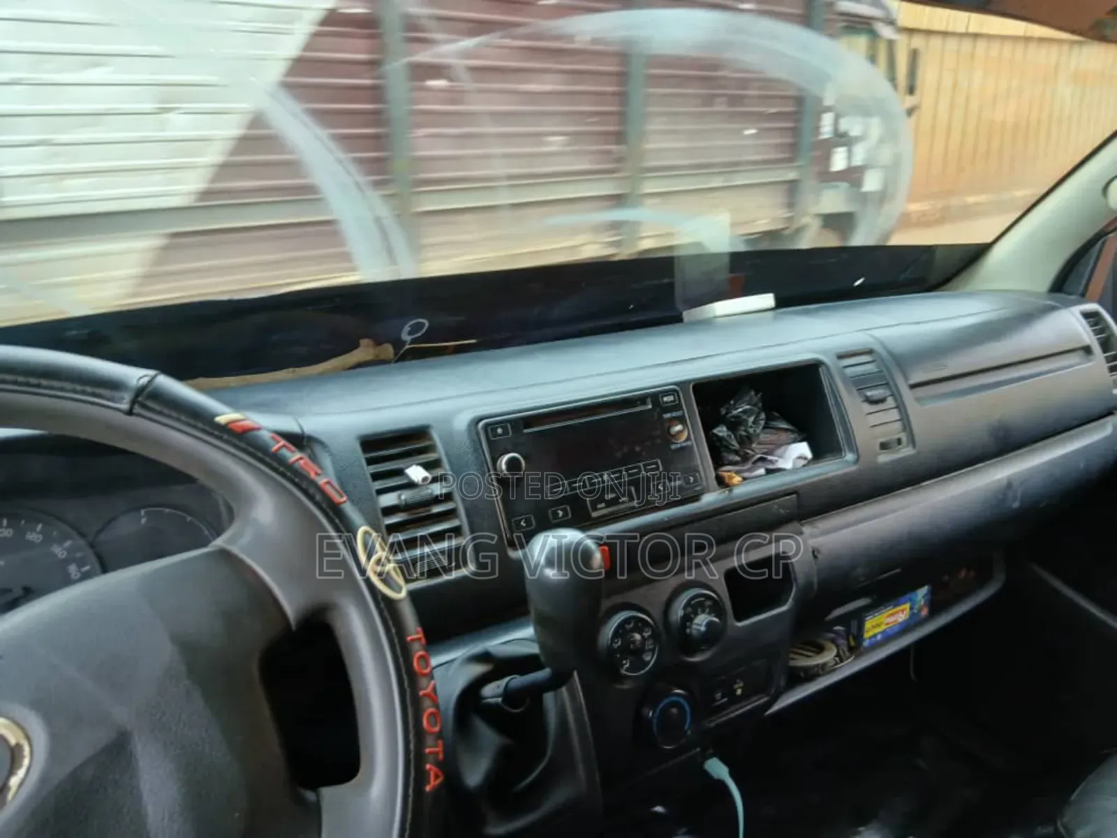 Toyota HiAce 2015 White