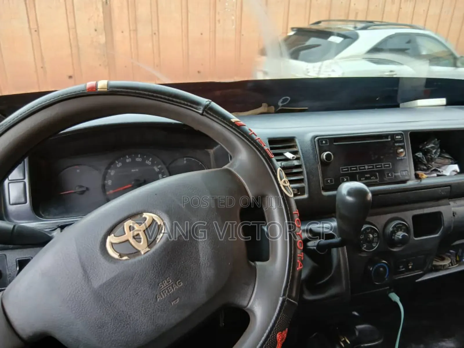 Toyota HiAce 2015 White