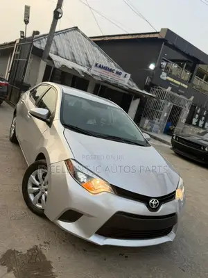 Toyota Corolla LE Premium 4dr Sedan (1.8L 4cyl CVT) 2014 Silver