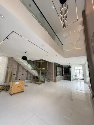 5bdrm Duplex in Chevron for sale