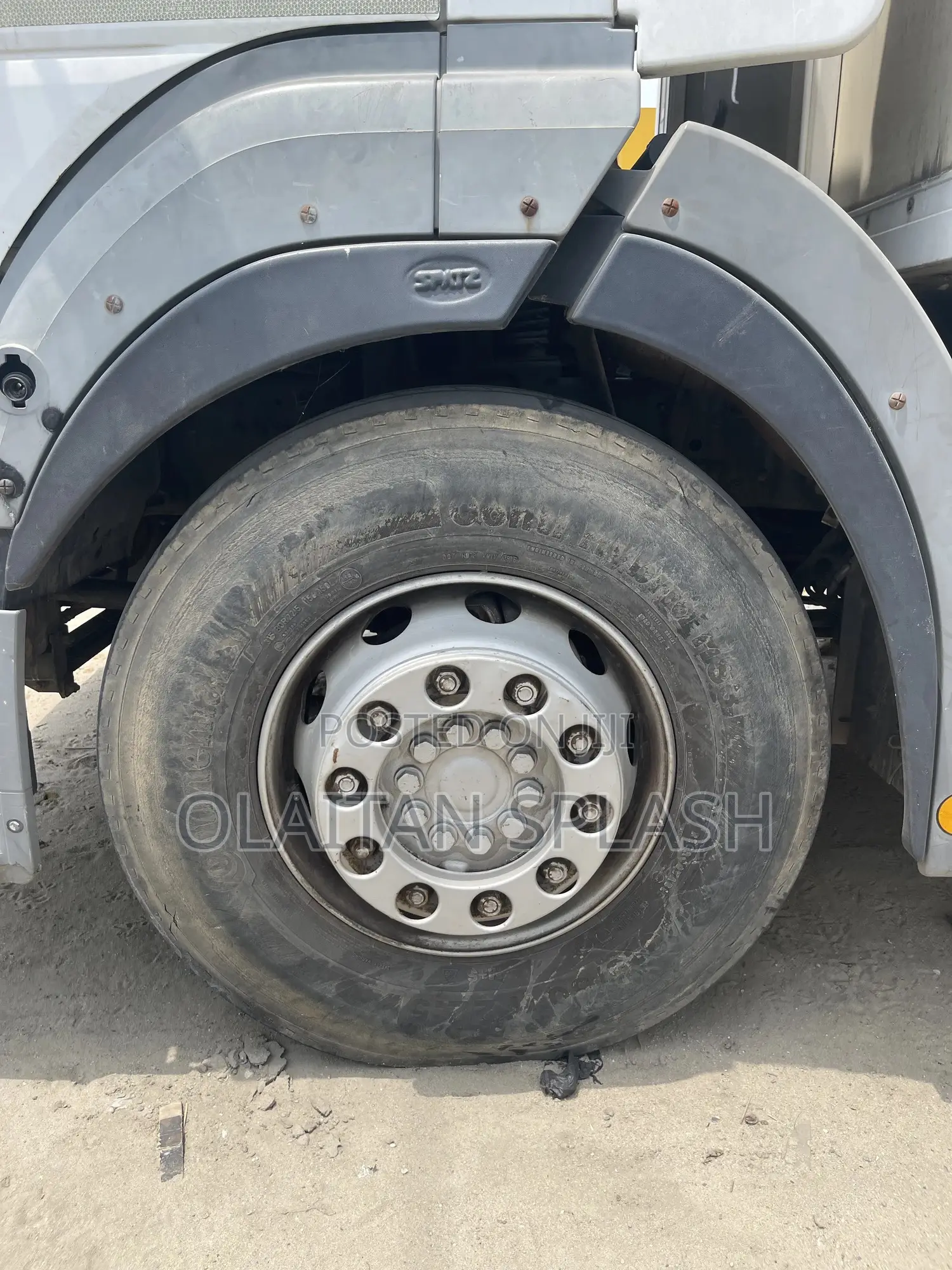 Extremely Sharp 1824 Truck