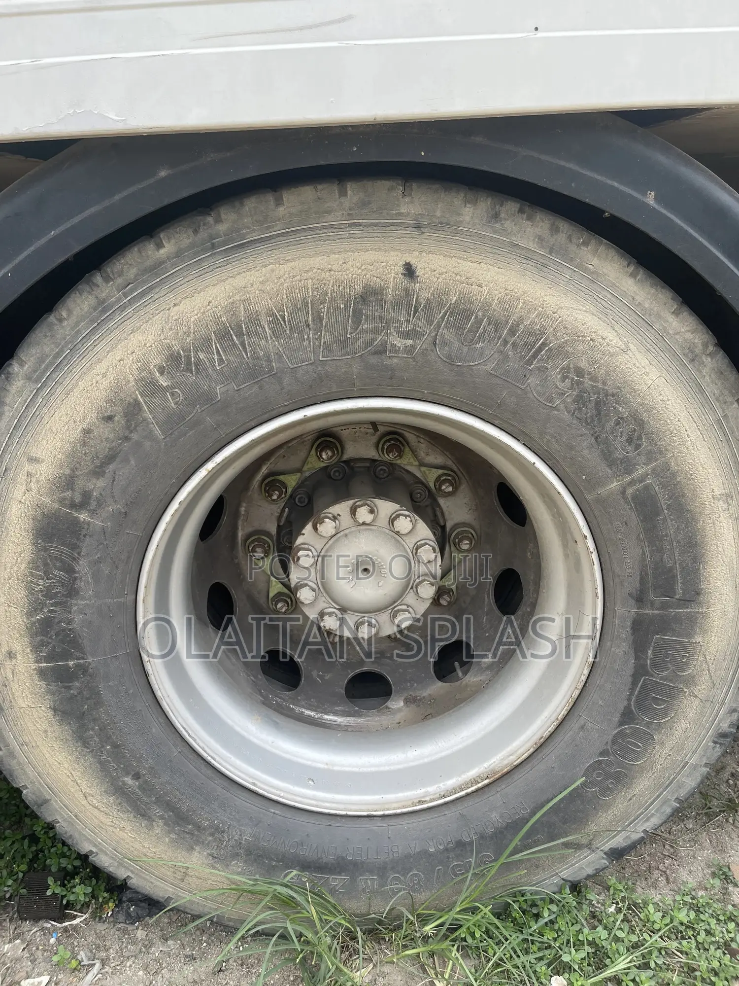 Extremely Sharp 1824 Truck