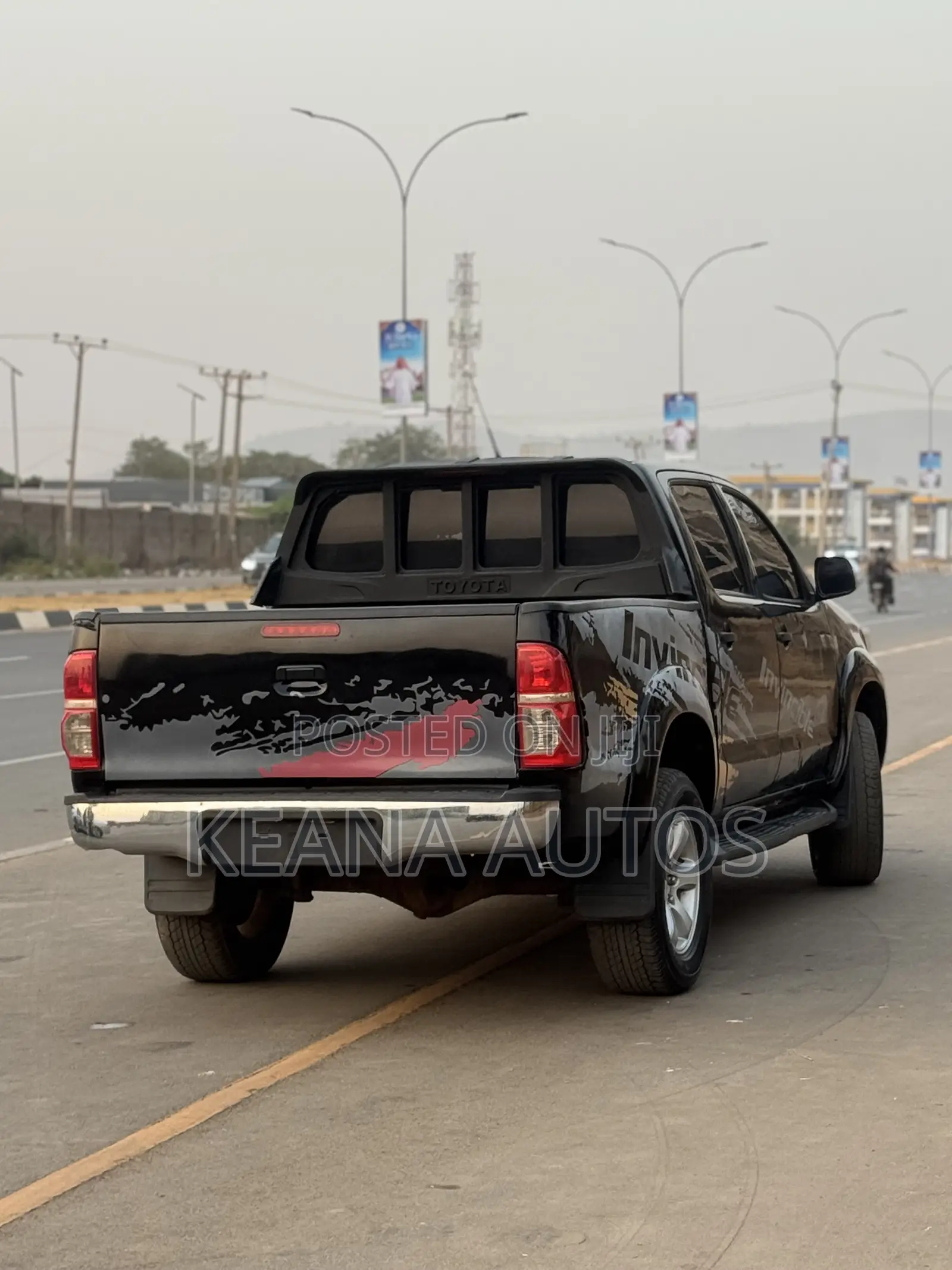 Toyota Hilux 2013 Black