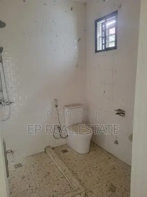 5bdrm Duplex in Dakwo District for rent