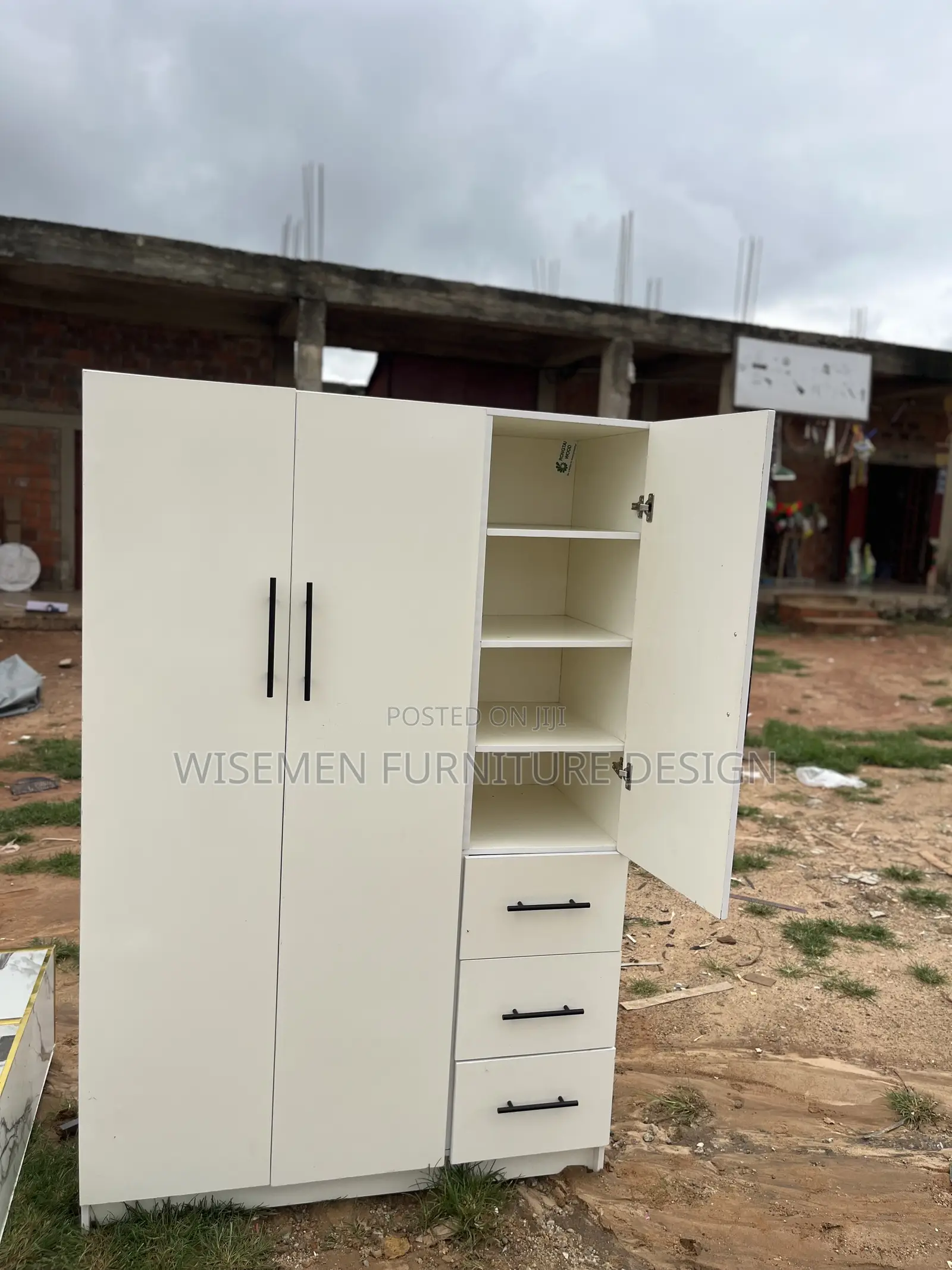 Neat and Spacious Wardrobe