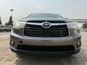 Toyota Highlander XLE V6 4x4 (3.5L 6cyl 6A) 2016 Brown