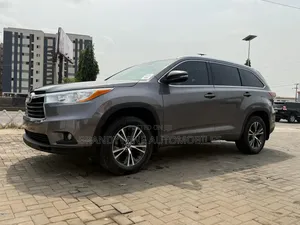 Toyota Highlander XLE V6 4x4 (3.5L 6cyl 6A) 2016 Brown