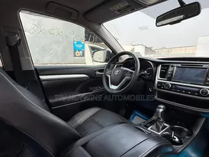 Toyota Highlander XLE V6 4x4 (3.5L 6cyl 6A) 2016 Brown