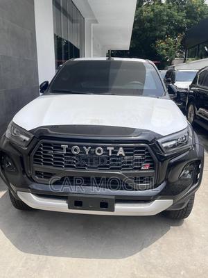 New Toyota Hilux 2025 Black